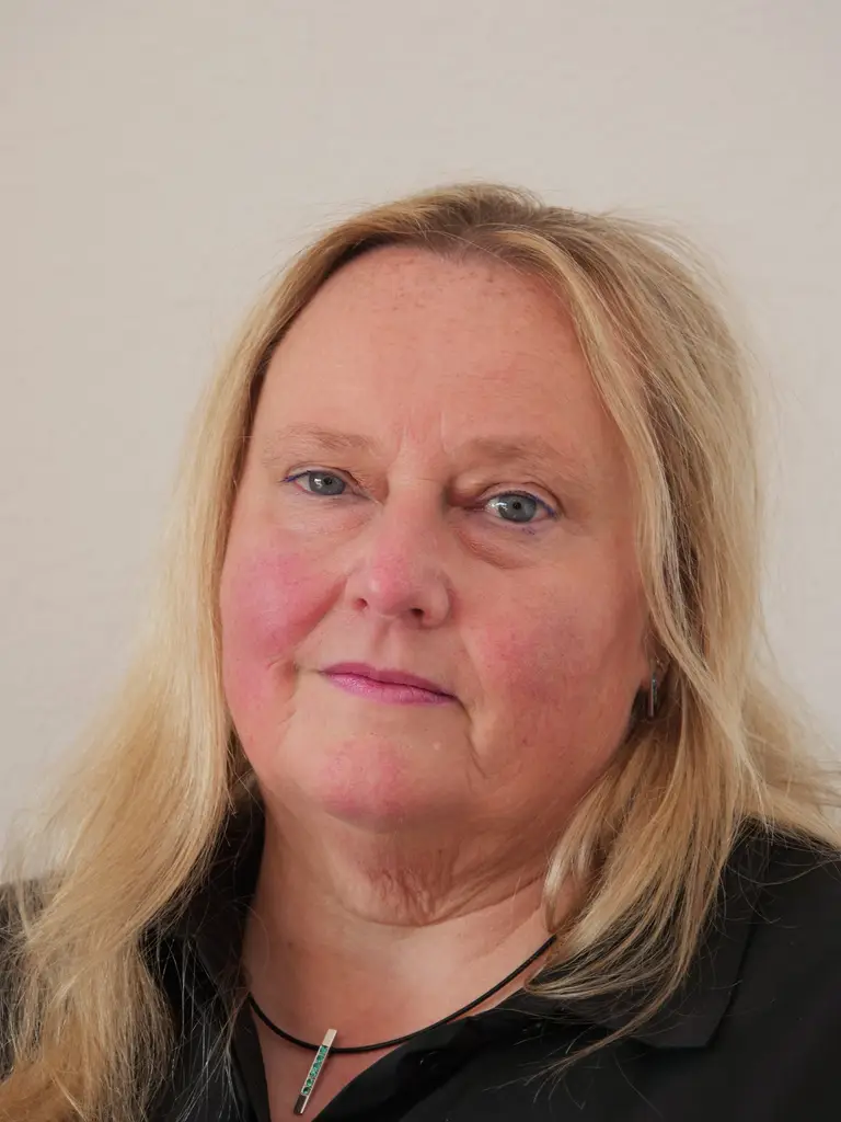Melanie Dinger